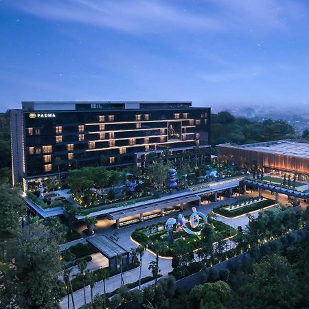 Padma Hotel Semarang Exterior foto