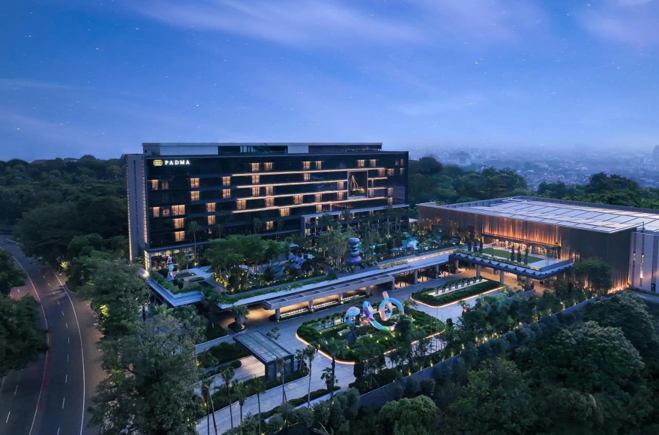 Padma Hotel Semarang Exterior foto