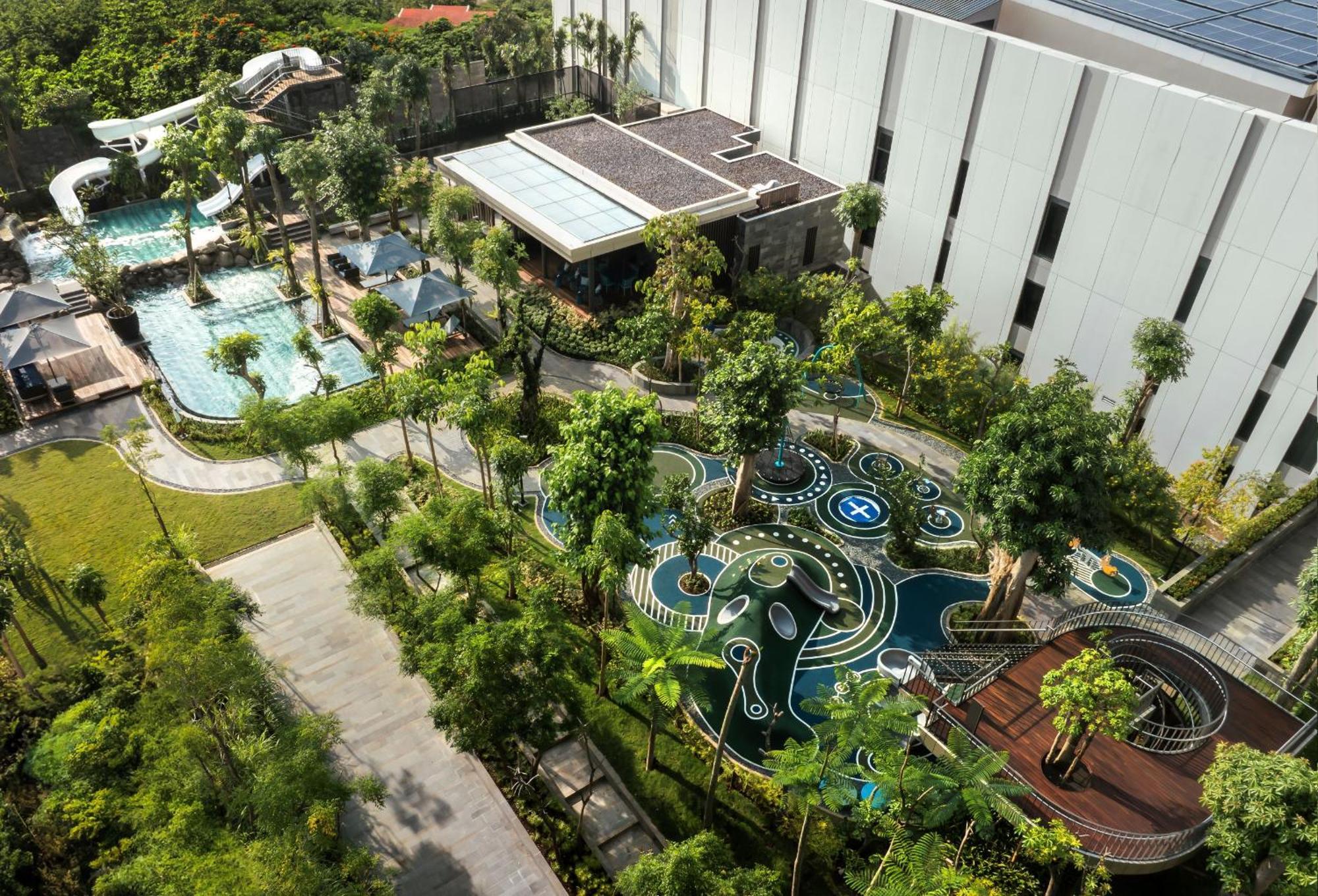 Padma Hotel Semarang Exterior foto